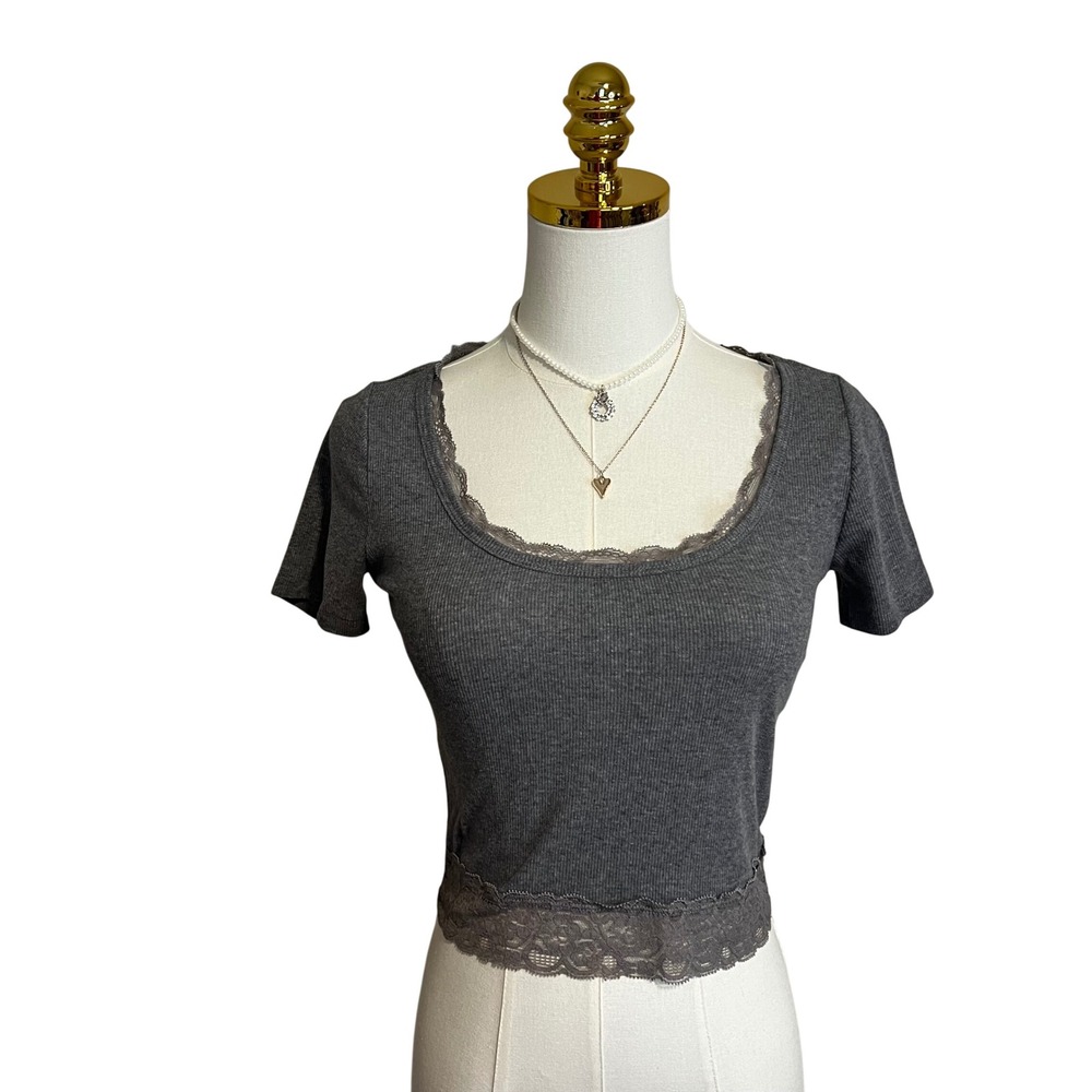 Hollister Gray Ribbed Lace Trim Baby Tee Short Sleeve Scoop Neck Crop Top Small